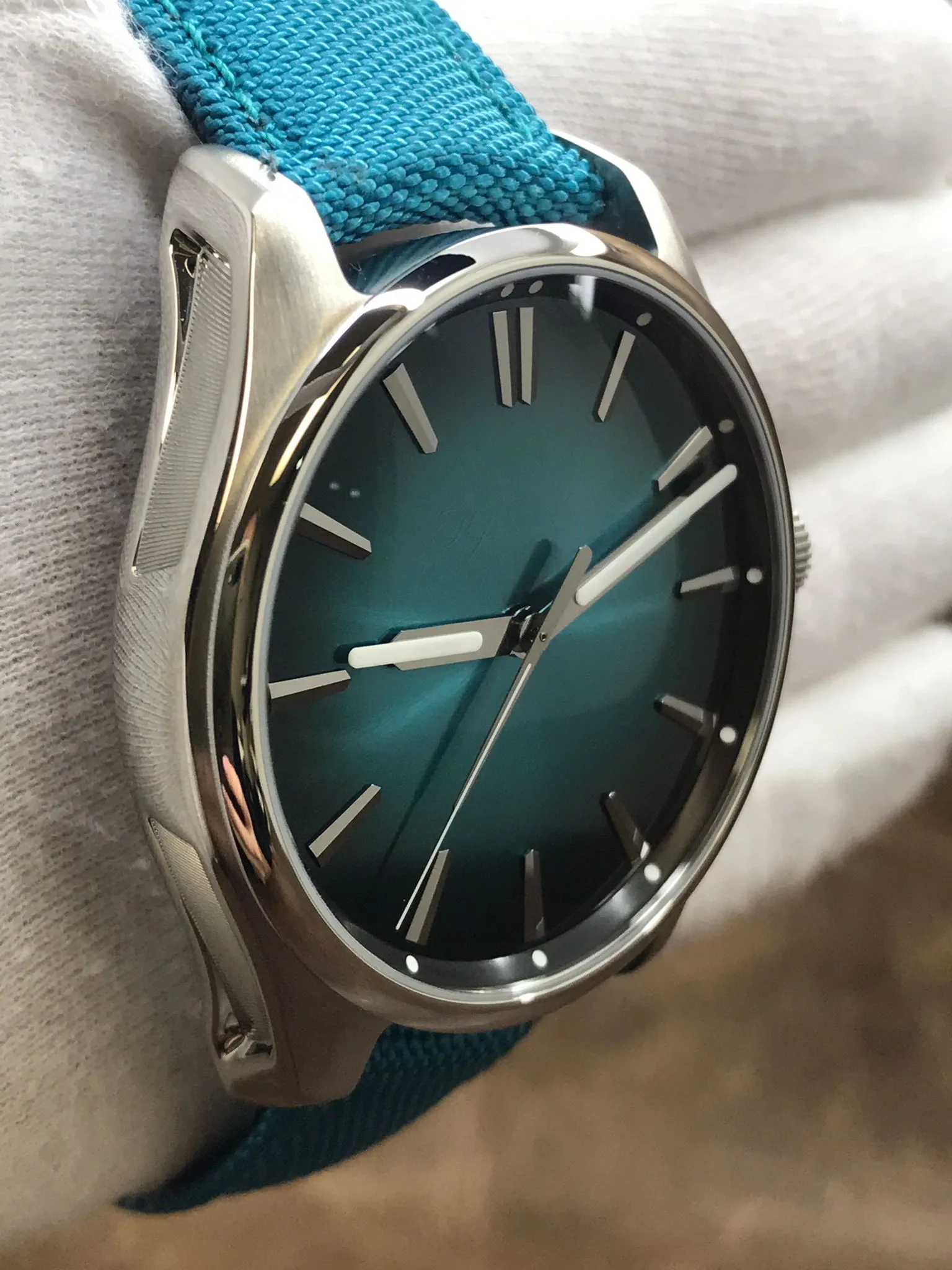 H. Moser Pioneer Centre Seconds Mega Cool 3200-1214 Blue Lagoon Dial Automatic Men's Watch